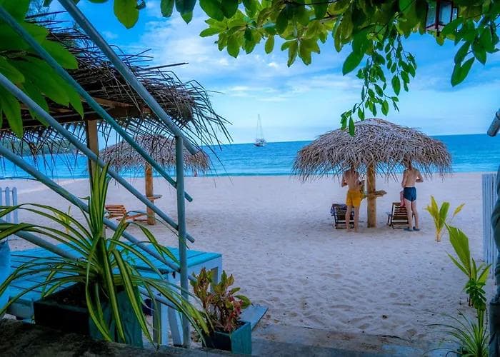 Trinco Beach by DSK